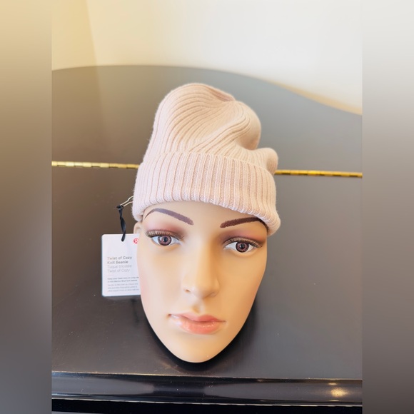 NWT Cozy Athleisure Minimalist Lululemon Twist of Cozy Wool Knit Beanie/Hat - Picture 9 of 17